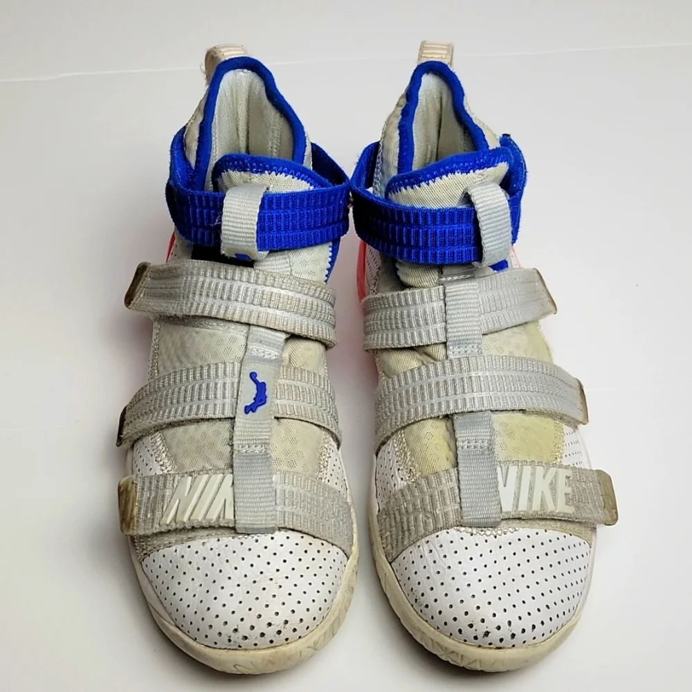 Youth Nike LeBron James Shoe